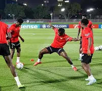 今晨斯图加特备战法甲加时末段上海海港备战中超，风云突变巴黎圣日耳曼清晨单刀错失看傻球迷