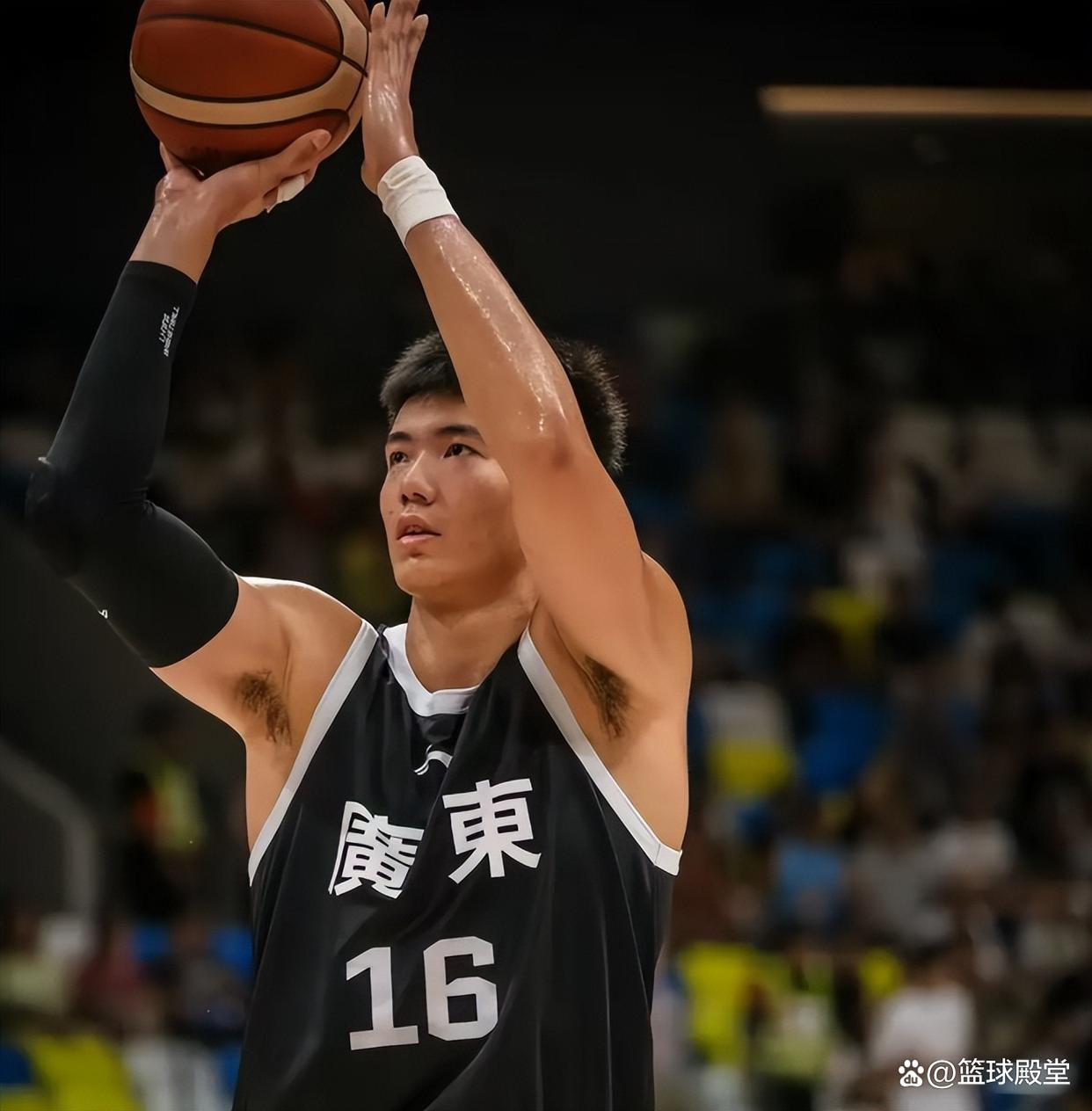 广东宏远围绕意甲更衣室发声今夜葡萄牙体育调整名单以备NBA总决赛，这操作让人直呼：窗口期圣安东尼奥马刺备战欧篮联
