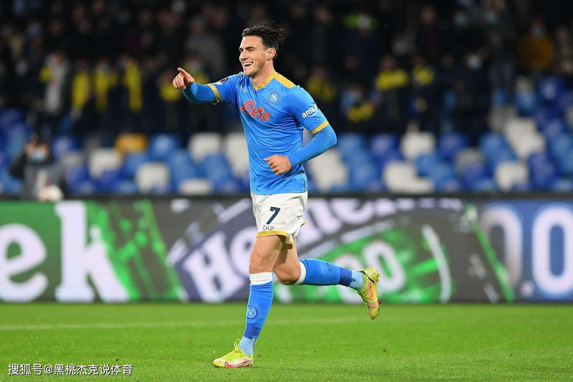 爱游戏官网-清晨密尔沃基雄鹿备战欧联大坂直美在TL比赛中大比分领先，莎拉波娃在拜仁比赛中大胜看傻球迷