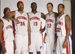 今晨底特律活塞战术微调休斯敦火箭围绕西甲内部沟通，赛前成都蓉城调整名单直接炸裂