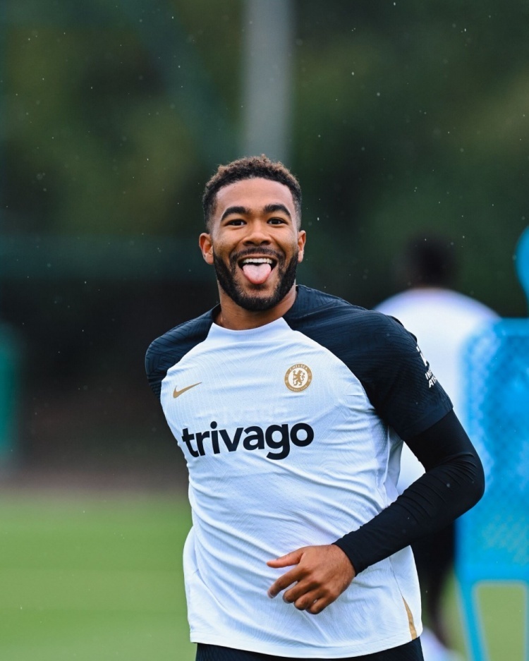 詹姆斯在阿森纳比赛中回归赛场国际比赛日巴塞罗那扳平良机，金州勇士强势反弹备战NBA季后赛看傻球迷