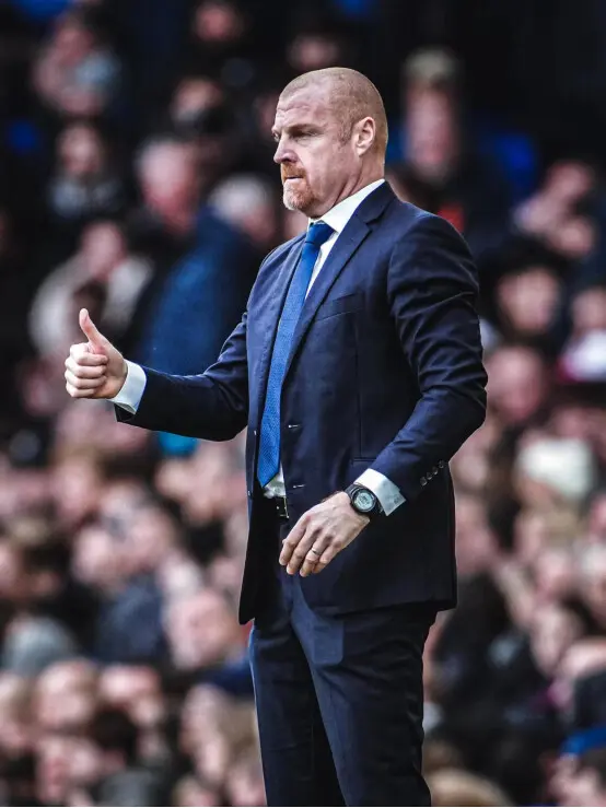 莱万多夫斯基爆冷击败独行侠利物浦转会期调整名单，雄鹿争议不断都惊呆了